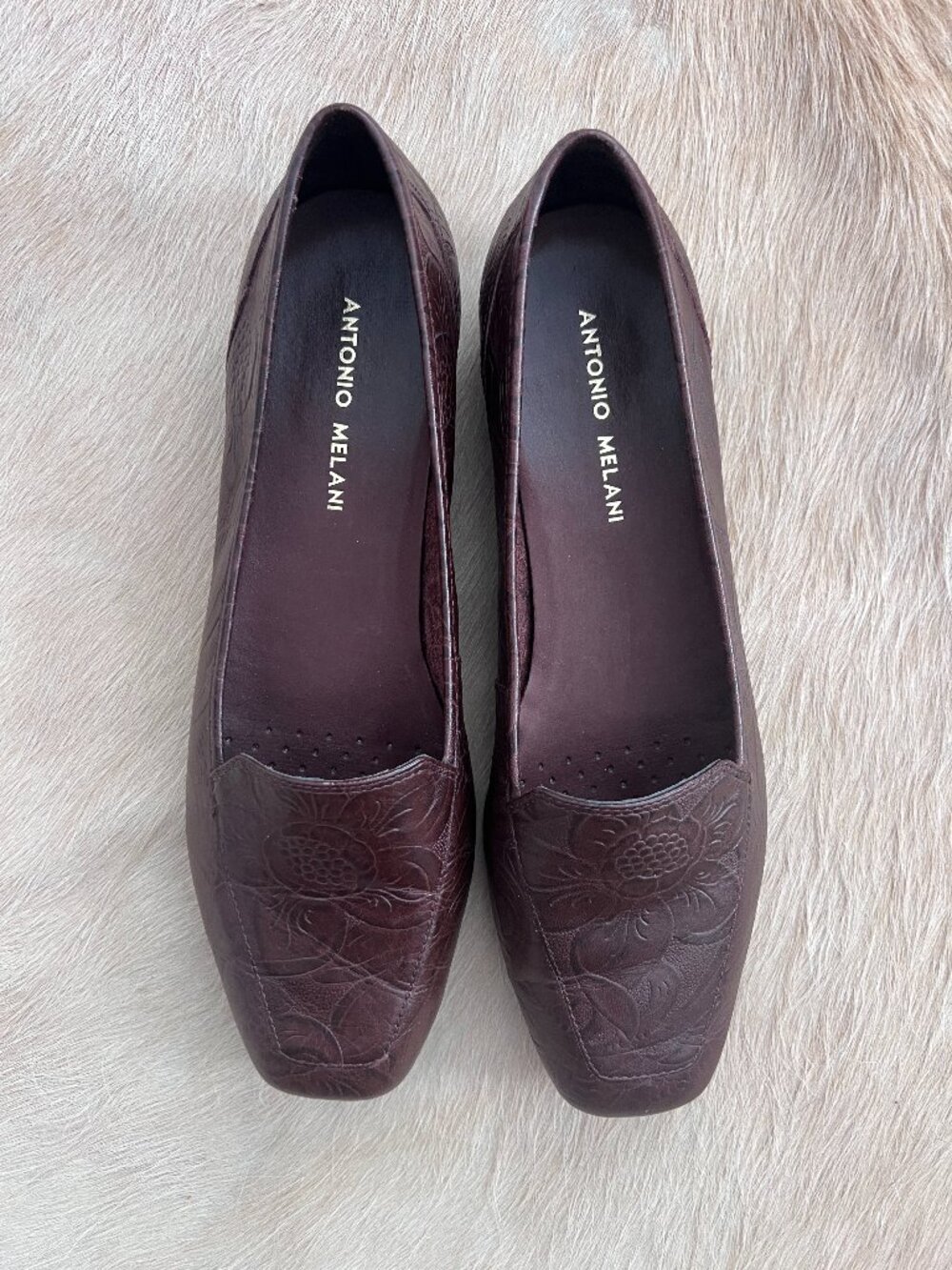 ✨ VINTAGE VIBE ✨ Antonio Melani Embossed Square-Toe Flats